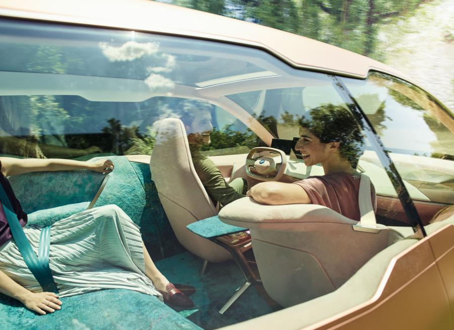 Интерьер BMW Vision iNEXT 2018 года  (фото 28 из 128)